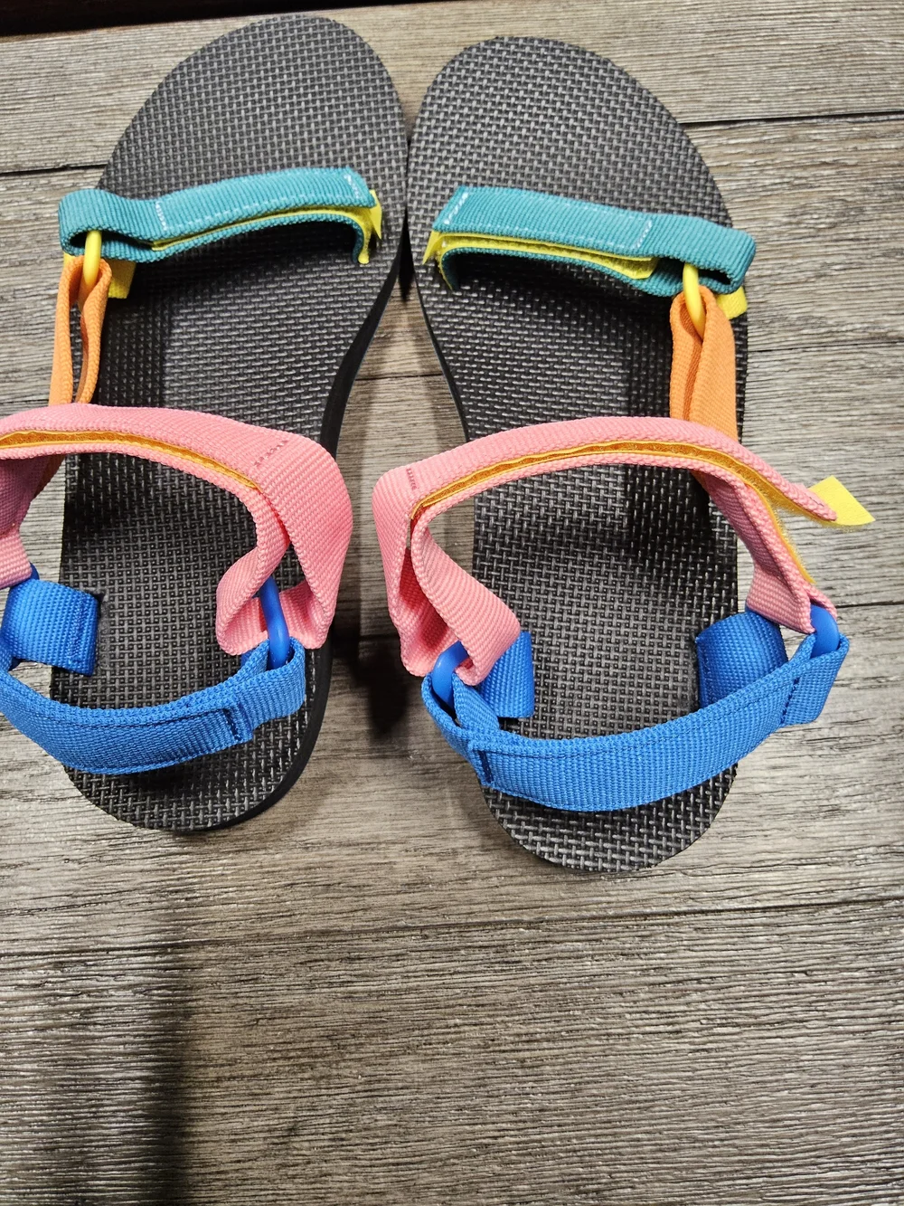 NWOT Womens size 8 Teva Colorblock Sandals